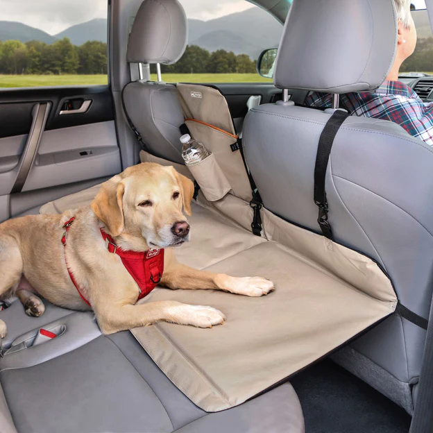 Kurgo - Backseat Bridge Svart/Hampton Sand 44x41cm - Hund - Hundebur - Reisetilbehør - Dyrekassen.no